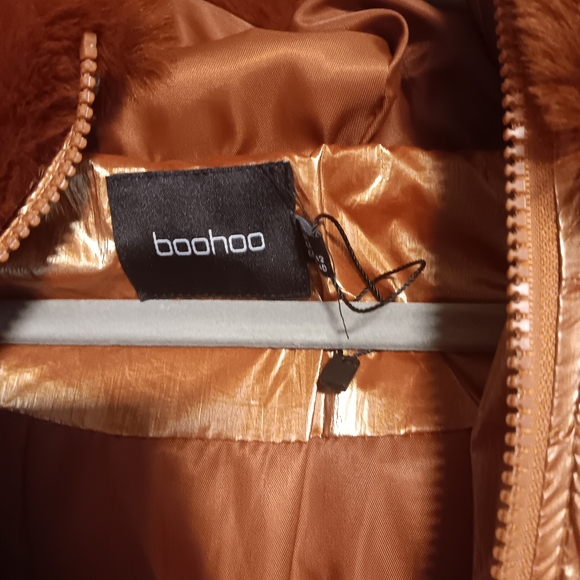 BOOHOO faux fir hoodie high shine long sleeve maxi puffer  jacket. Like new - Picture 8 of 9